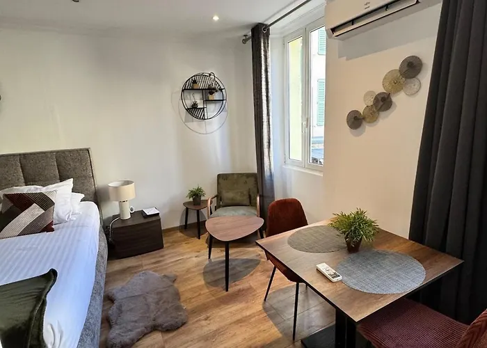 King Size Rue Felix Faure 100 M Palais Et *