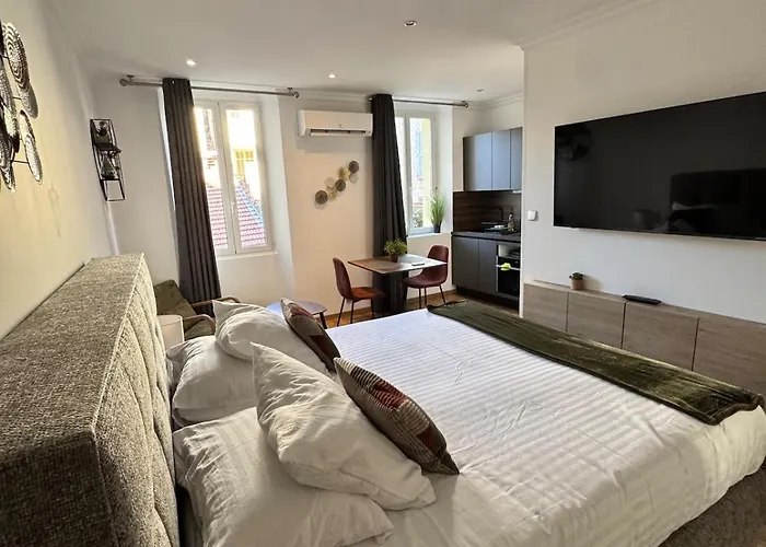 King Size Rue Felix Faure 100 M Palais Et *