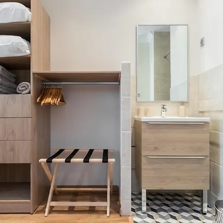 Διαμέρισμα King Size Rue Felix Faure 100 M Palais Et